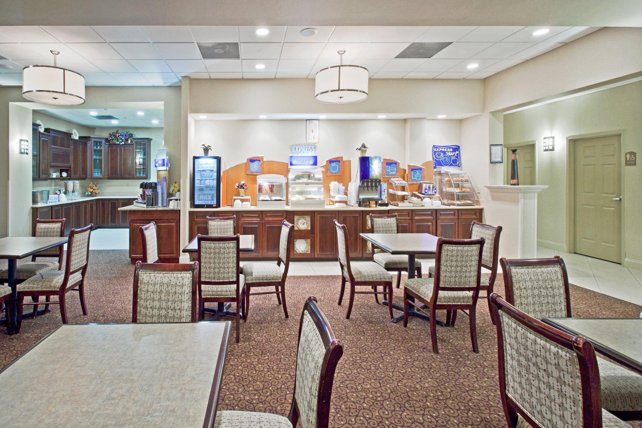 Holiday Inn Express Hotel & Suites Clearwater Us 19 North By Ihg Extérieur photo
