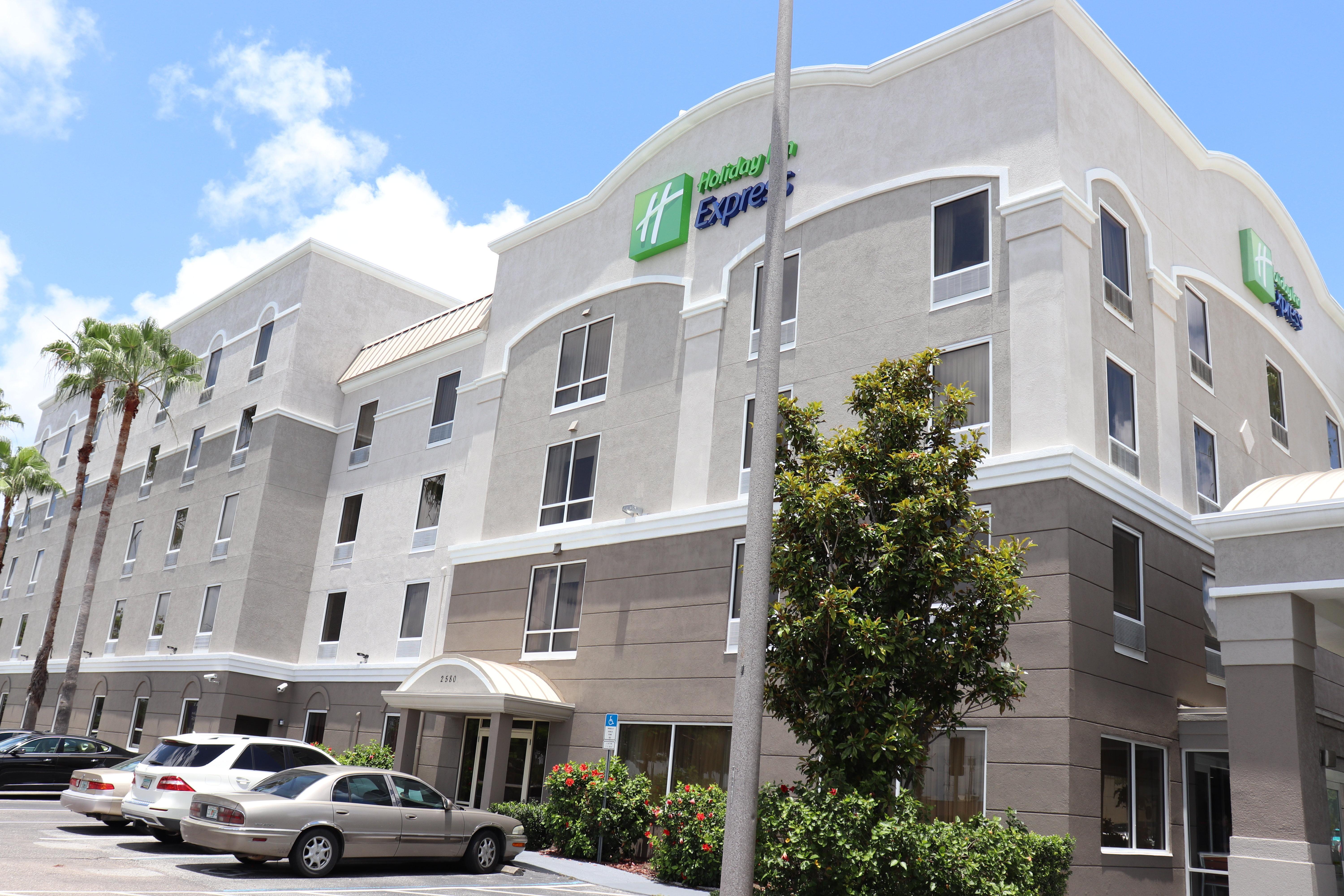 Holiday Inn Express Hotel & Suites Clearwater Us 19 North By Ihg Extérieur photo