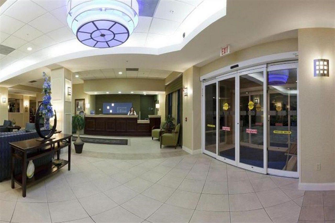 Holiday Inn Express Hotel & Suites Clearwater Us 19 North By Ihg Extérieur photo