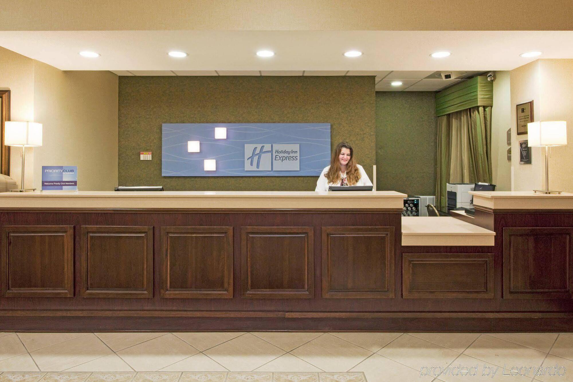 Holiday Inn Express Hotel & Suites Clearwater Us 19 North By Ihg Extérieur photo